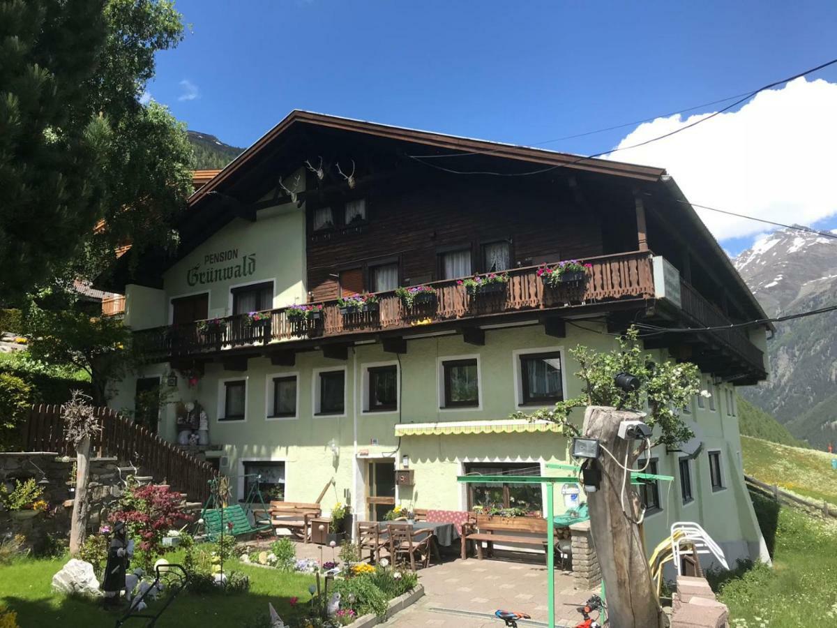 Hotel Pension Gruenwald Sölden Esterno foto